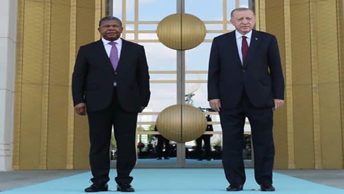 Angola Cumhurbaşkanı Lourenço Cumhurbaşkanlığı Külliyesinde