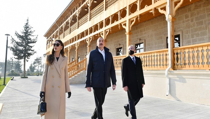 İlham Aliyev ve First Lady Mehriban Aliyeva, yeniden yapılanma sonrası Nizami Gencevi Parkı’nda oluşan koşullarla tanıştı