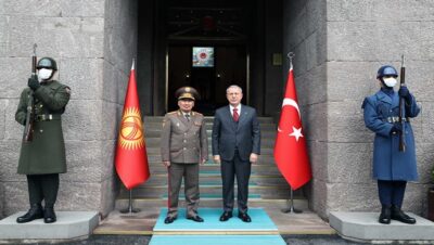Millî Savunma Bakanı Hulusi Akar, Kırgızistan Savunma Bakanı Bekbolotov ile Görüştü