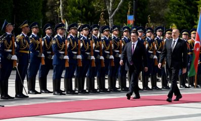 Состоялась церемония официальной встречи Президента Садыра Жапарова и Президента Азербайджана Ильхама Алиева