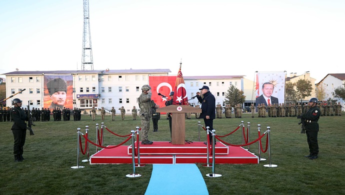 Millî Savunma Bakanı Hulusi Akar, Cumhurbaşkanımız Sn. Erdoğan Adına 3’üncü Topçu Alay Komutanlığına Sancak Tevdi Etti