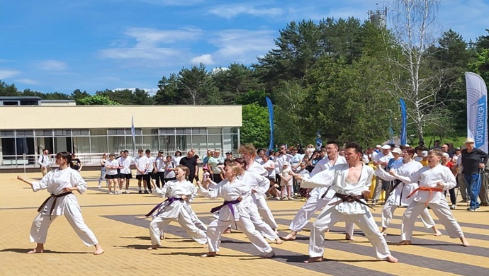 Ryazan bölgesinde Birleşik Rusya partisinin “Güçlü Aile” projesi kapsamında “KENDİNİZ İÇİN SPOR” eylemi düzenlendi