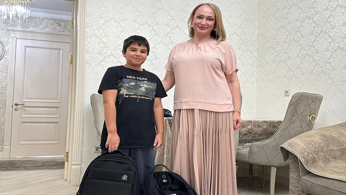 Birleşik Rusya, SVO katılımcılarının ailelerinin çocuklarını yeni okul yılına hazırlamalarına yardımcı oluyor