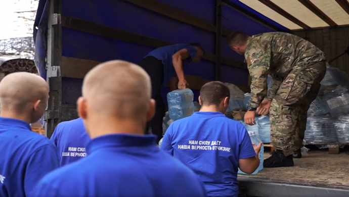 «Единая Россия» доставляет воду жителям Донбасса