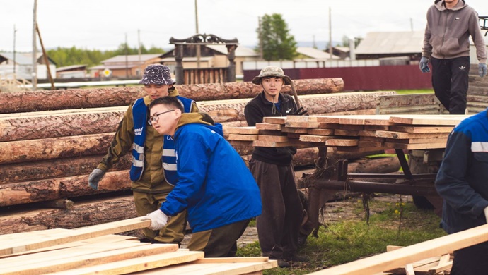 Волонтёры «Молодой Гвардии Единой России» помогают пострадавшим от паводка в Якутии