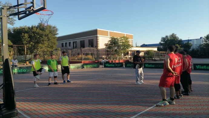 В Кизляре при поддержке «Единой России» прошёл первый уличный турнир по баскетболу 3×3