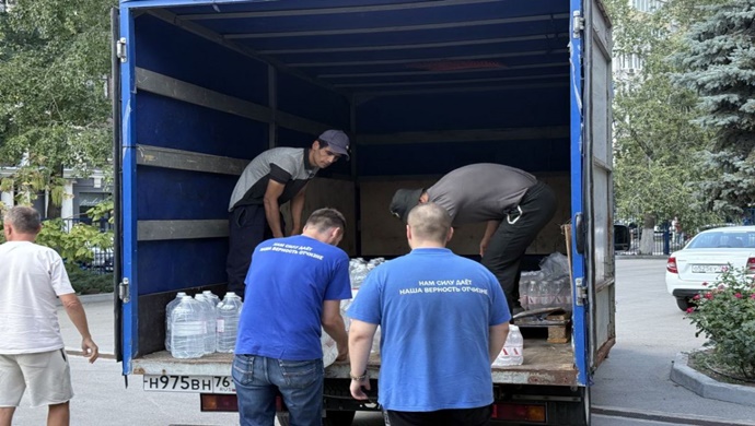 Активисты «Молодой Гвардии Единой России» доставили помощь жителям Ростова-на-Дону, пострадавшим от атаки БПЛА