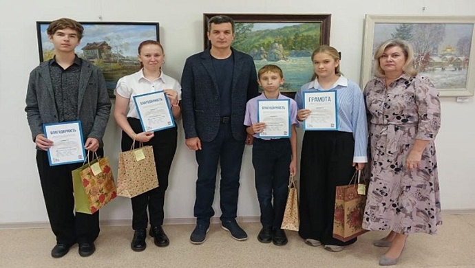 Birleşik Rusya’nın Altay Bölgesi’nde Zafer Bayramı’nın 80. yıl dönümü dolayısıyla düzenlediği çocuk resim yarışmasının sonuçları açıklandı.