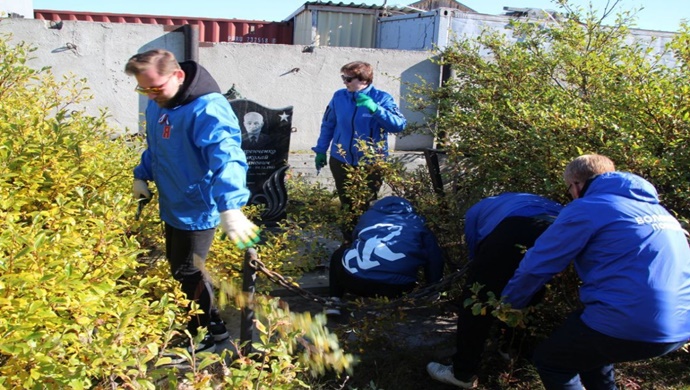 Birleşik Rusya ve MGER, Anadyr’deki II. Dünya Savaşı gazilerinin mezarlıklarını temizledi