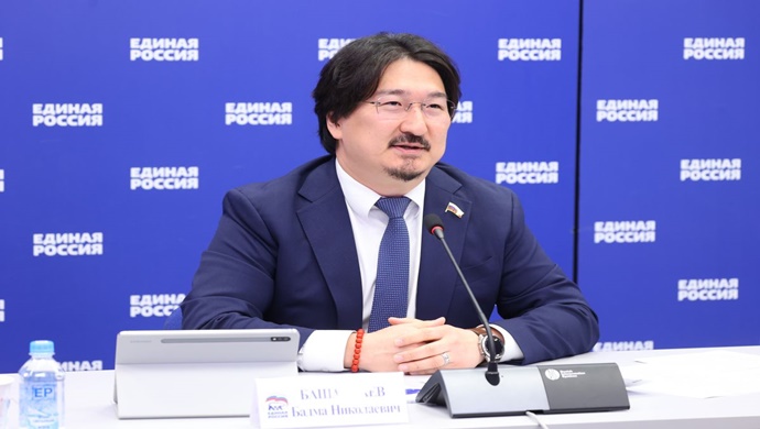 Badma Başankayev: Birleşik Rusya girişimleri, yeni bölgelerdeki hastane tesislerinin yeniden donatılmasını sağladı.