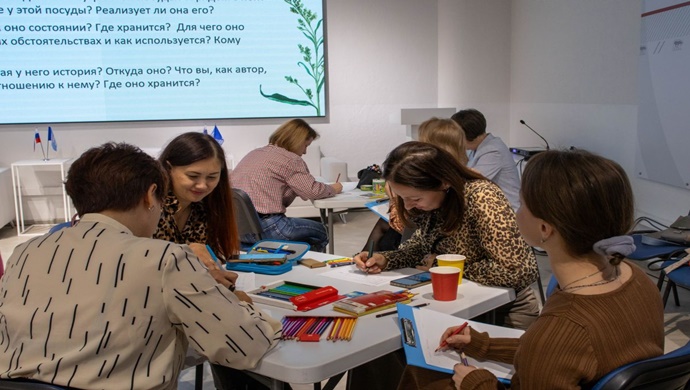 В Екатеринбурге единороссы провели урок арт-терапии для женщин