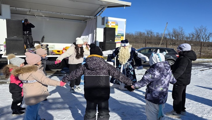 Birleşik Rusya, Stavropol Bölgesi’ndeki 15 yerleşim yerini kapsayan bir Yeni Yıl araba turu düzenledi