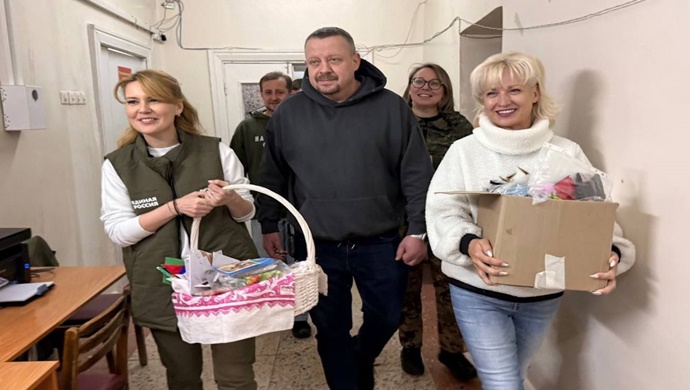 Birleşik Rusya, Vatan Savunucuları Günü vesilesiyle hastanelerde tedavi gören askerleri tebrik etti