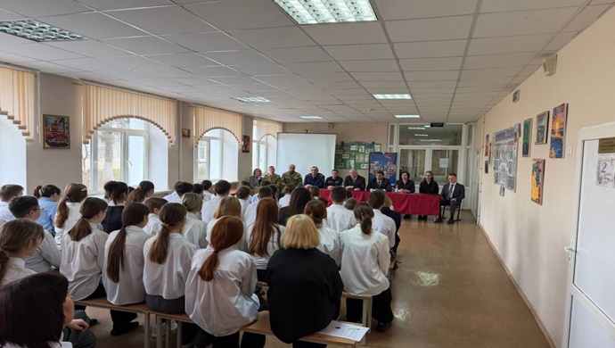 Ко Дню наставника «Единая Россия» провела встречу со школьниками Ростовской области