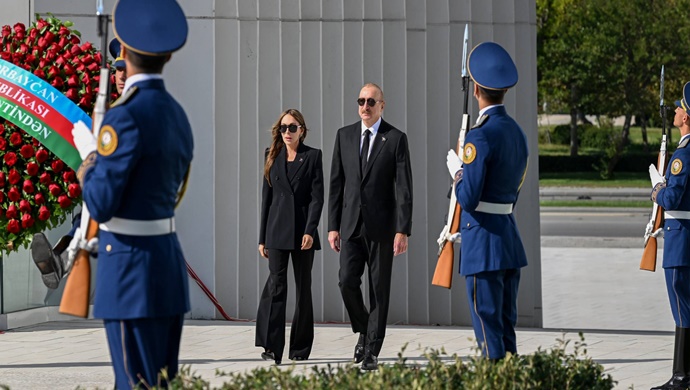 İlham Əliyev Anım Günü ilə əlaqədar Bakıdakı Zəfər parkında olub