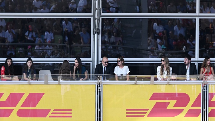 İlham Aliyev ve eşi Mehriban Aliyeva, Azerbaycan Formula 1 Grand Prix’sinin ana yarışını izledi